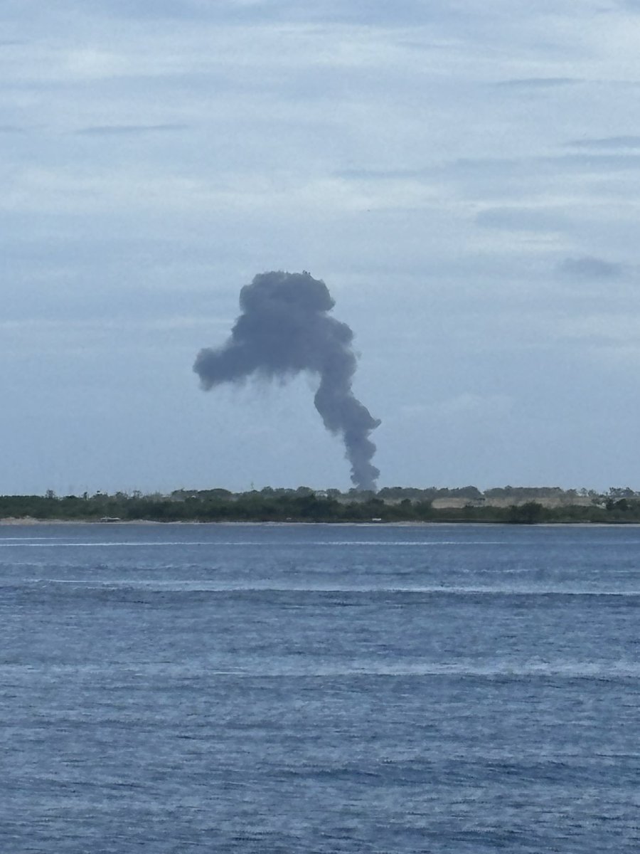 major plume of smoke now in Maui. currently 10am local time. photo taken from Kihei pointing towards Kahului.