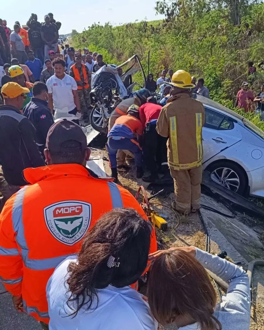 FranklinCordero's tweet photo. Dolor y esfuerzo: Rescate del cuerpo en accidente ocurrido el lunes en la Autovía del Este duró tres horas.

Detalles aquí https://t.co/YhjcGIInbx

#accidente #autoviadeleste #fallecido #sanpedrodemacoris #carroaccidentado https://t.co/vHMvD5vu8N
