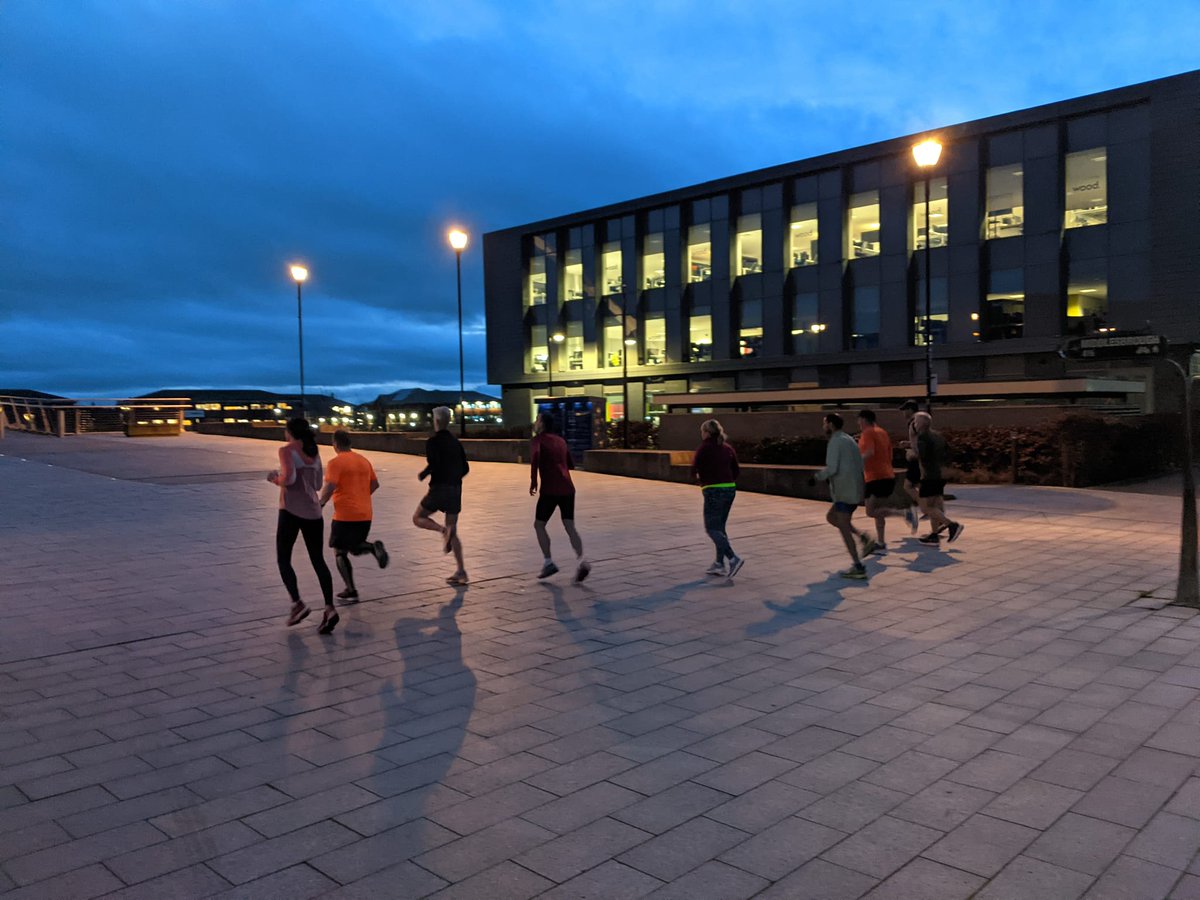 It's was efforts and float recoveries at the Barrage tonight. A tough session as the floats are much quicker than a jog. It's vital for that the heart rate does not drop too much during those float runs to get maximum benefit. A break away from traditional reps  
#mch