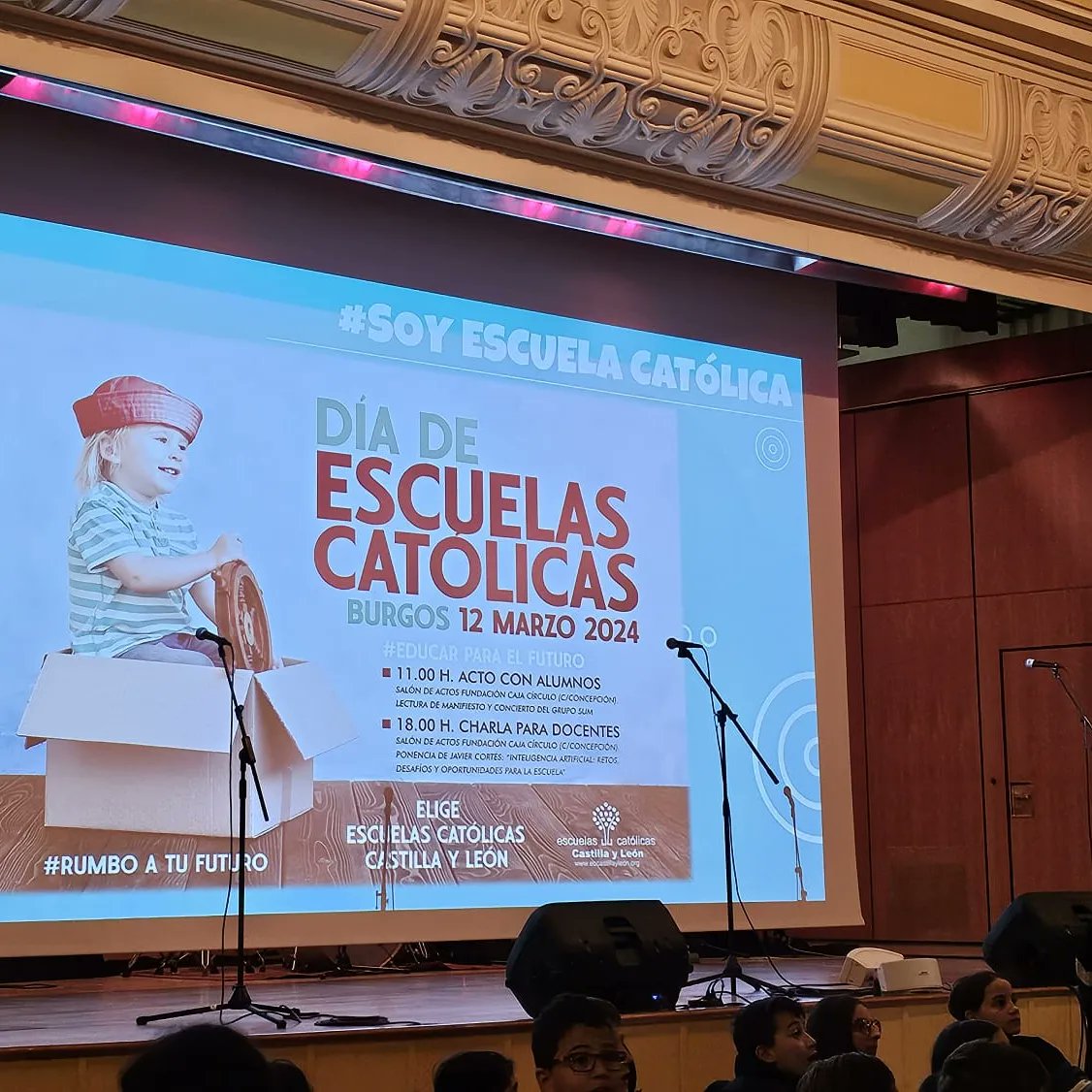 SCSalesianasBur's tweet photo. 🫂Encuentro de todos los centros concertados de Burgos pertenecientes a Escuelas Católicas👐. 

Una vez más encontrándonos 🤗con nuestros centros hermanos❤️. 

#Salesianas #Burgos  #EducaciónCercana #SC #salesianasburgos #micole  #colegiosburgos #EscuelasCatólicas  #Encuentro https://t.co/UygJ4BuRde