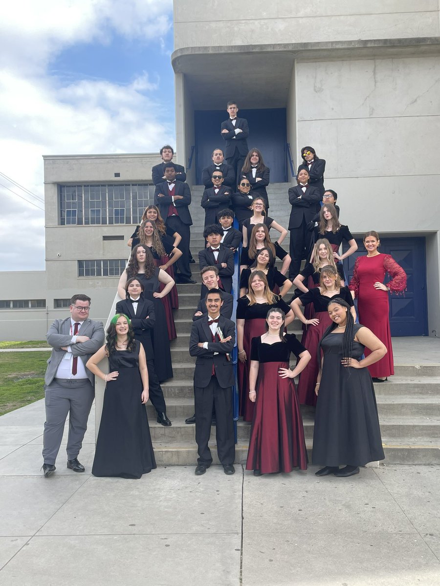 star_choirs's tweet photo. North Star Choirs is off to @CMEA_CalMusicEd Ratings Festival today!  Shine brightly stars!  🎼🎵🎶 @NorthHighStars https://t.co/8Jm0hEkZl5