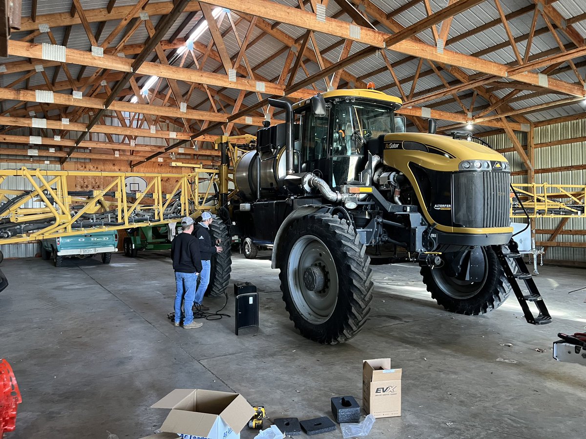 BottomLineSolu1's tweet photo. Install Day! @AgLeaderTech InCommand 1200, GPS 7500, SteerCommand Z2, L2, RightSpot, and BoomLoop going on a 2014 RG1100.
#BLSyourPrecisionAgSource
#TrustBLS https://t.co/inDA7BxEZK