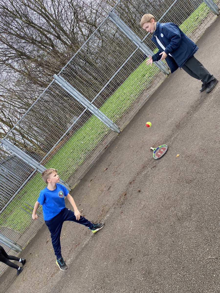 Learning some great ball and racquet skills in tennis today #WCPSPE @WCommonPS @WCPSc2027