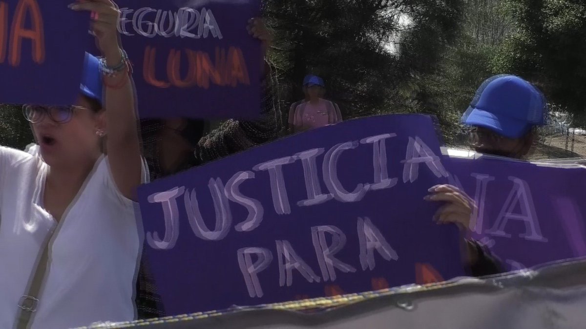 #Noti13DeLaTarde ♀️ Luna Sofía, habría sido víctima de presunto abuso, a los 3 años; hoy su mamá junto con, integrantes del Frente Poblano Contra la Violencia Vicaria, bloquearon el Periférico Ecológico, para pedir justicia por su caso. 🚨

<a href="/pamelaaprz/">PamelaMuñoz</a> 

➡️bit.ly/3T6IKK4
