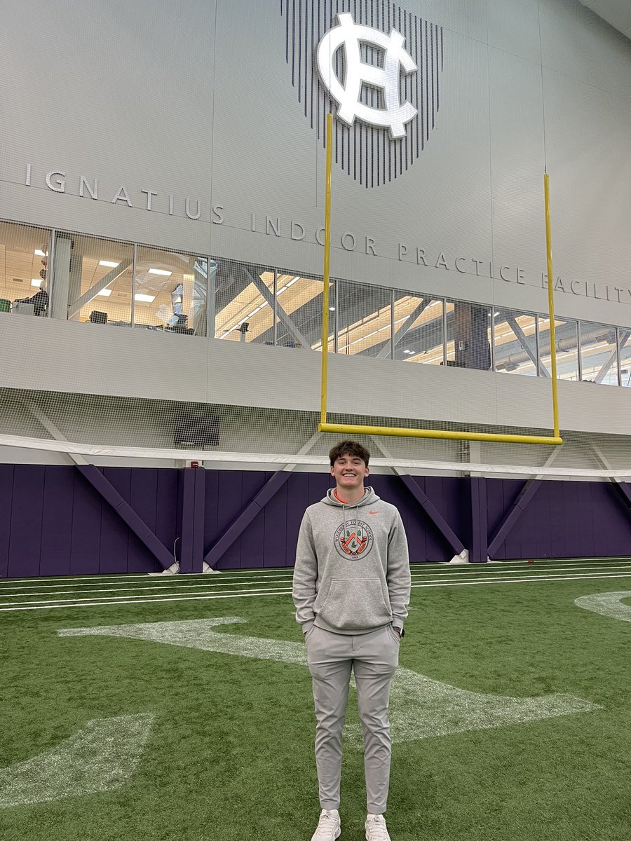 I had a great time today at @HCrossFB. I loved seeing the athletic facilities and campus. Huge thanks to @CoachSchell_, @CoachDresner, and @CoachSamCohen for showing me around. @Coach_Brady @ConnorJessop @CoachMatteo_WFS @WoodberryFB