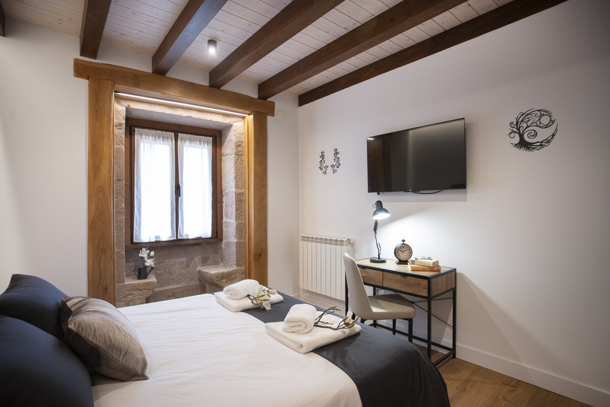 ✅Ahora le toca a Enara

⏩La golondrina nos visita cada verano. 
⏩Está habitación tiene cama de 1,60 y baño privado. 
⏩También tv, armario,escritorio y toallas para baño. 
☑️Que os parece??

#kabiabaztan #casarural #navarra #nueva #baztan