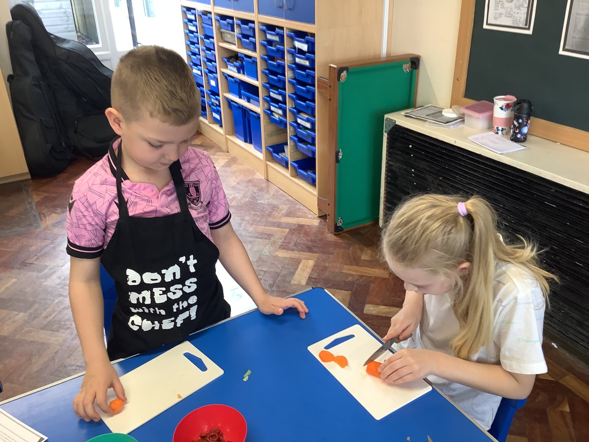 kpmjschool's tweet photo. Year 3 enjoyed becoming top chefs today, preparing and tasting a variety of African food as part of their topic. π#dimensionscurriculum https://t.co/fnChhVxpXM