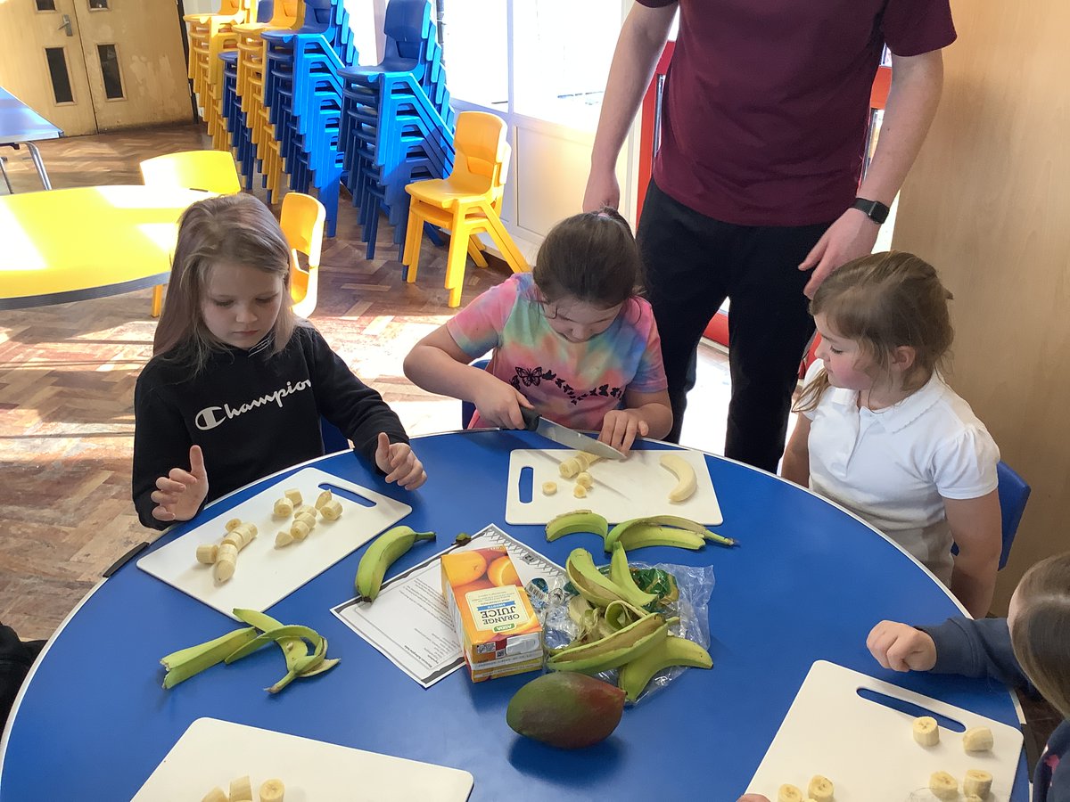 kpmjschool's tweet photo. Year 3 enjoyed becoming top chefs today, preparing and tasting a variety of African food as part of their topic. π#dimensionscurriculum https://t.co/fnChhVxpXM