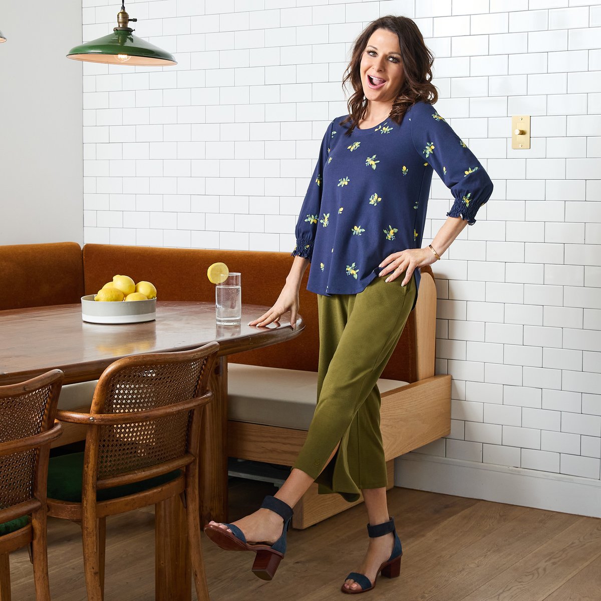 CuddlDuds's tweet photo. When life gives you lemons, wear them! 🍋
Our Cottonwear “Pick of the Day” top paired with the Modern Jersey Pant as seen on @cariebrescia - available at @qvc 👉https://t.co/zLpTqfPx1G
#qvc #qvcstyle #lemonprint #springstyle https://t.co/Cp0Zro3UZE