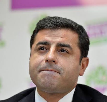 TheAyico's tweet photo. şu 4 orrevladını sevmiyor diye akpli ilan edilen z kuşağı.. https://t.co/o5B4sfKKe4