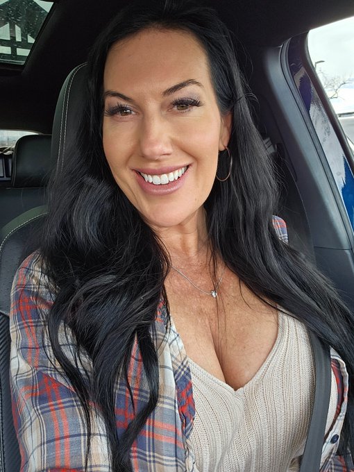 Headed home from Colorado with 9 new vids to edit including a 4 hand sensual massage, 2 all-girl orgies