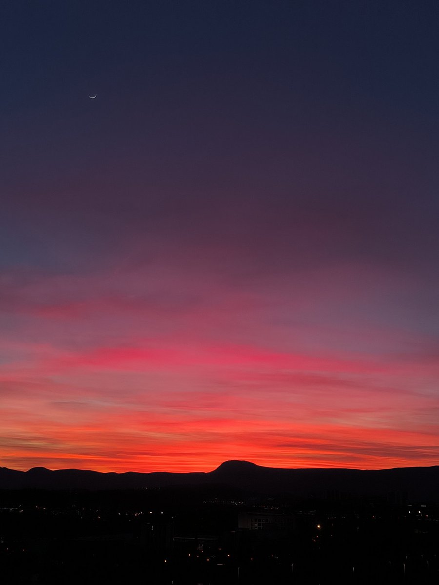 Cris_Anaut2's tweet photo. 🧡🌙 https://t.co/QAXNexjwbP