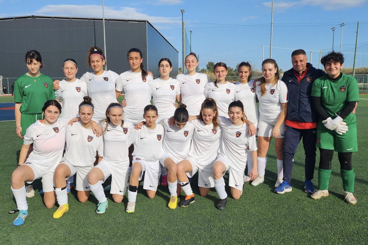 CosenzaOfficial's tweet photo. 🔍 Focus giovanili femminili

Una vittoria e un ko per l’Under 12, 2-2 con rimonta di due reti nel derby con il Catanzaro per l’Under 15, 0-0 nella prima gara playoff con il Palermo per l’Under 17 🐺

❤️💙

#ForzaLupe https://t.co/NpEdV4pn3e