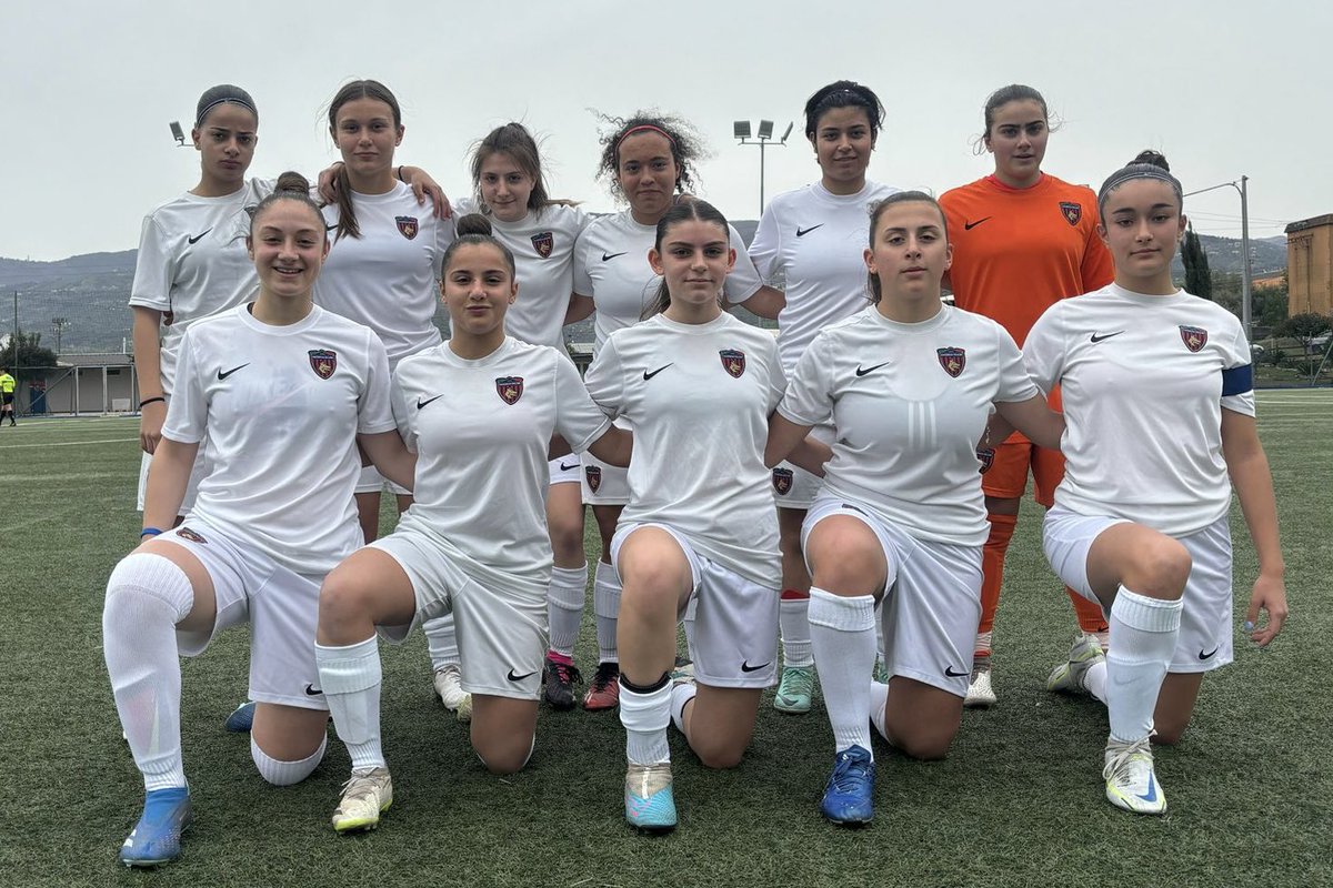 CosenzaOfficial's tweet photo. 🔍 Focus giovanili femminili

Una vittoria e un ko per l’Under 12, 2-2 con rimonta di due reti nel derby con il Catanzaro per l’Under 15, 0-0 nella prima gara playoff con il Palermo per l’Under 17 🐺

❤️💙

#ForzaLupe https://t.co/NpEdV4pn3e
