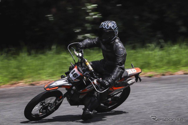 PutiMotor's tweet photo. アライブプラスが、オフロードバイクのNicot「PT125」のモタード仕様を発売❗️

17インチと14インチのホイールにロードタイヤを装着。

WEBサイト10台限定。

PT125の価格29万5900円に14インチモデルは＋4万4000円、17インチモデルは＋4万8000円の特別価格で提供。

https://t.co/NObkMFki8m https://t.co/I3Db9vv9Q3
