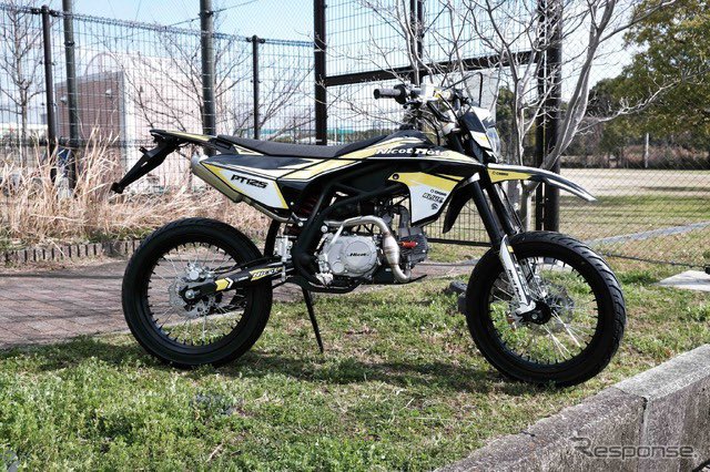 PutiMotor's tweet photo. アライブプラスが、オフロードバイクのNicot「PT125」のモタード仕様を発売❗️

17インチと14インチのホイールにロードタイヤを装着。

WEBサイト10台限定。

PT125の価格29万5900円に14インチモデルは＋4万4000円、17インチモデルは＋4万8000円の特別価格で提供。

https://t.co/NObkMFki8m https://t.co/I3Db9vv9Q3
