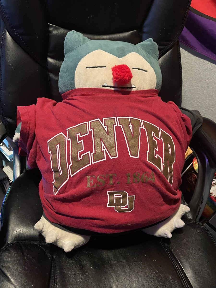 MileHightheGrey's tweet photo. Reputation Snorlax is @DU_MensHoops Snorlax for the evening.
(Reppin’ the old-school, limited-edition, one-year-only #WAC Pioneers!)
The shirt’s a little big for him, but it’s too small for me, due to the Snorlax-esque #dadbod I’ve acquired since DU’s #WACtion days.😂
#GoPios! https://t.co/8FQOzoqMKT