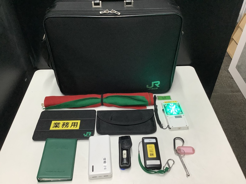 美品】☆JR東日本 動力車乗務員かばん☆ (JR東日本】運転士の 美品】☆JR東日本 動力車乗務員かばん☆ (JR東日本】運転士の