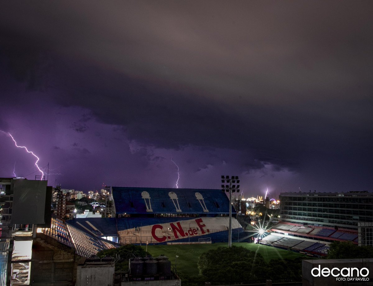 decanocom's tweet photo. Hay lugares que hasta las tormentas le quedan bien 🇳🇱

El primer estadio en la historia de las copas del mundo 🙌🏼

El más antiguo de América 🌎

Gran Parque Central 🏟️ https://t.co/LeIue4cf49