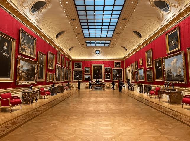 @MADadTrips @PontistGirl @DaveZ_uk @lemon_kite @virtus_aeterna @WesternOpus @mamboitaliano__ @Architectolder The Wallace Collection. A real hidden gem of London, with one of the richest collections of art and artefacts in the UK, much hailing from the French Royal Collection, housed in a beautiful stately residence between Regent's and Hyde Park.