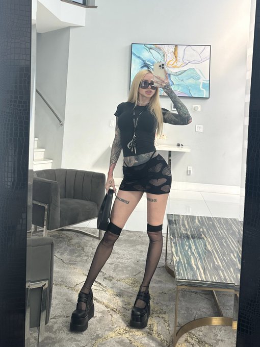 Summer in LA 🥭 https://t.co/OnEJavZVBv