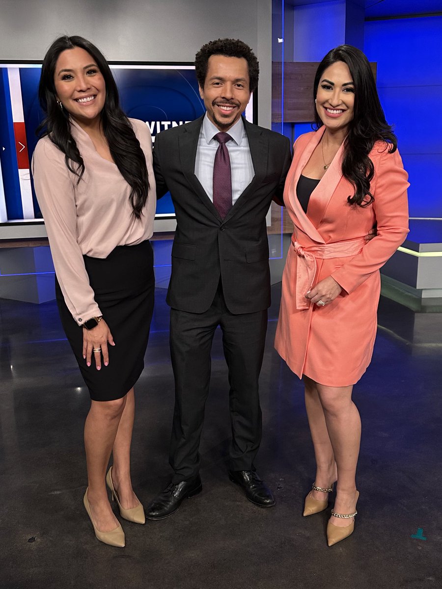 LukeABC13's tweet photo. Your 9 &amp; 10 pm teams. See you on Eyewitness News at 9 on CW39. https://t.co/WW2R5crNxm
