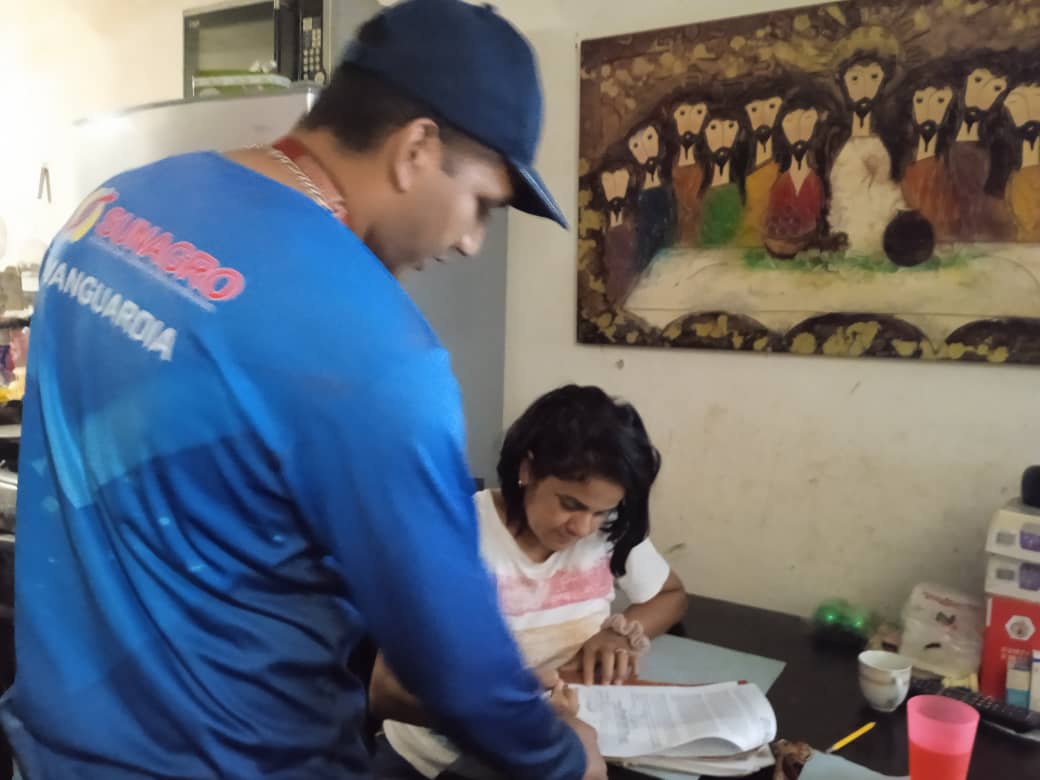 SunagroAma's tweet photo. #SunagroInforma 📣|El equipo de Fiscalización, Seguimiento y Control Agroalimentario de la Sunagro Amazonas, se desplegó por el municipio Atures para dar respuesta a las solicitudes de la Data Sunagro.
#PuebloVenezolanoLeal
#SunagroVanguardia
@MinAlimenVen
@lealtelleria https://t.co/zyNZ6cLz6l
