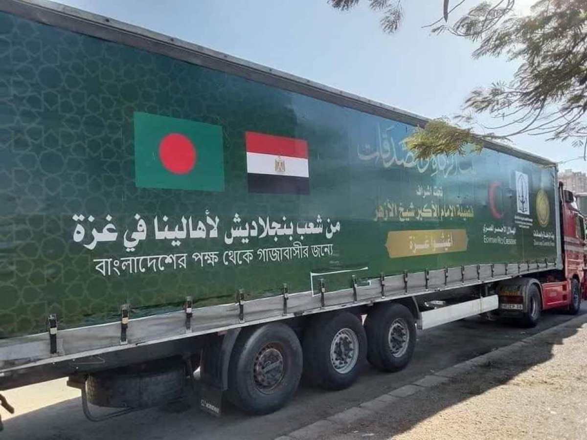 MdShahriarAlam's tweet photo. Five lorries from Bangladesh are going to Gaza. The fifth phase of the relief convoy for the inhabitants of Gaza under the initiative of Egypt Baituz Zakat Was Sadaqat Foundation left yesterday. We have five lorries under the banner of Bangladesh 🇧🇩 https://t.co/AGy96AK7lV