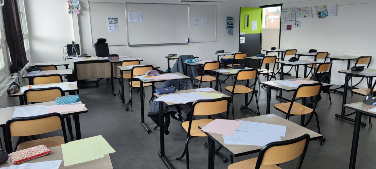 AdjointP10676's tweet photo. Brevet blanc pour les élèves de 3ème du collège Fernand Bouvier. Deux jours importants pour la scolarité des élèves. Deux jours importants pour l'équipe éducative, investie en faveur de la réussite des élèves.
#stjeandebournay
#saintjeandebournay https://t.co/2K5SBZoSJc