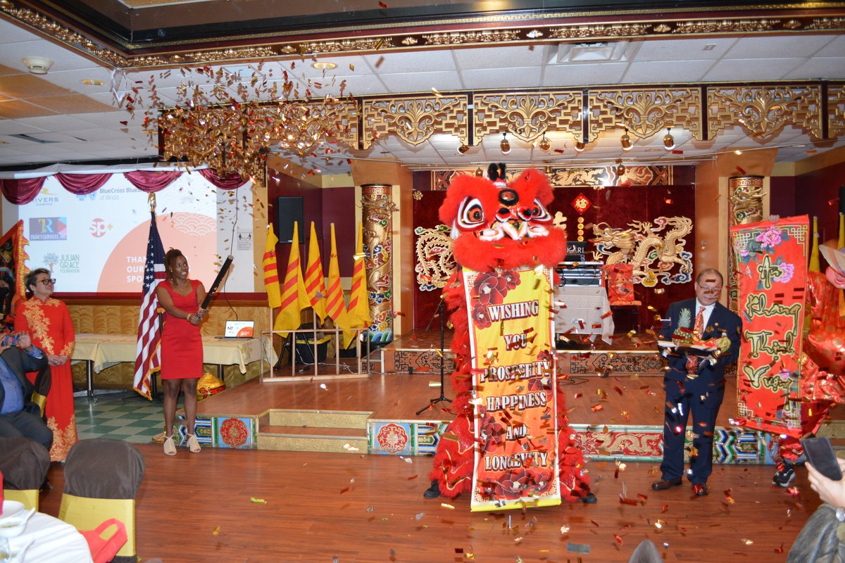 vai_chicago's tweet photo. Thank you to all who came to our Lunar New Year celebration! We look forward to what the year will bring! Xin cảm ơn tất cả mọi người đã đến dự tiệc mừng Tết Nguyên đán do HNVI tổ chức! Rất mong mọi điều tốt đẹp sẽ đến với chúng ta trong năm mới! https://t.co/c3hAaYvyWj