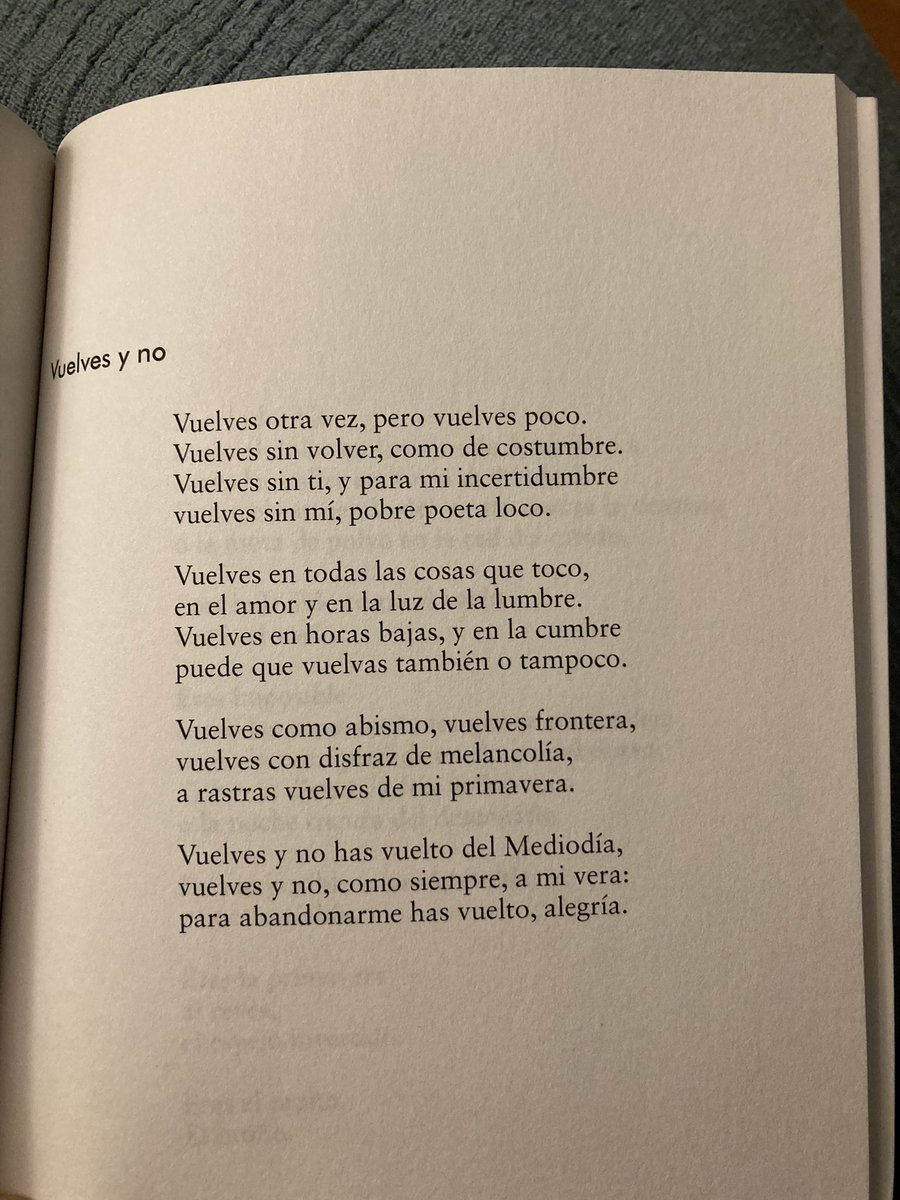 El bello poema de hoy es de <a href="/El_volatinero/">Antonio M. Utrera</a> tomado de su poemario “Los días jueves” (2022) publicado por <a href="/floresrarased/">Flores * Raras</a> #unpoemaaldía