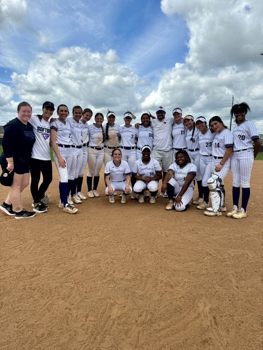 RPHS_SoftballG's tweet photo. Today was Coach @LayneNeumann32 ‘s last day as a Panther! We are so excited for you &amp; your family’s next adventure as the Head Coach/AD at Smithville, but we will miss you! Thanks for pouring your heart &amp; soul into our program! 🥎🐾💜 https://t.co/olDQewBob7