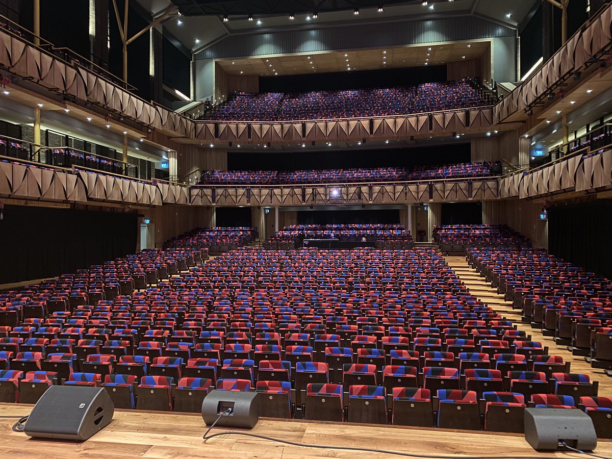 oortkuiper's tweet image. Great to perform @BristolBeacon for @FOTSN . Before and during shots of the venue. Great audience. #sciencerap #historyoflife #aeoud