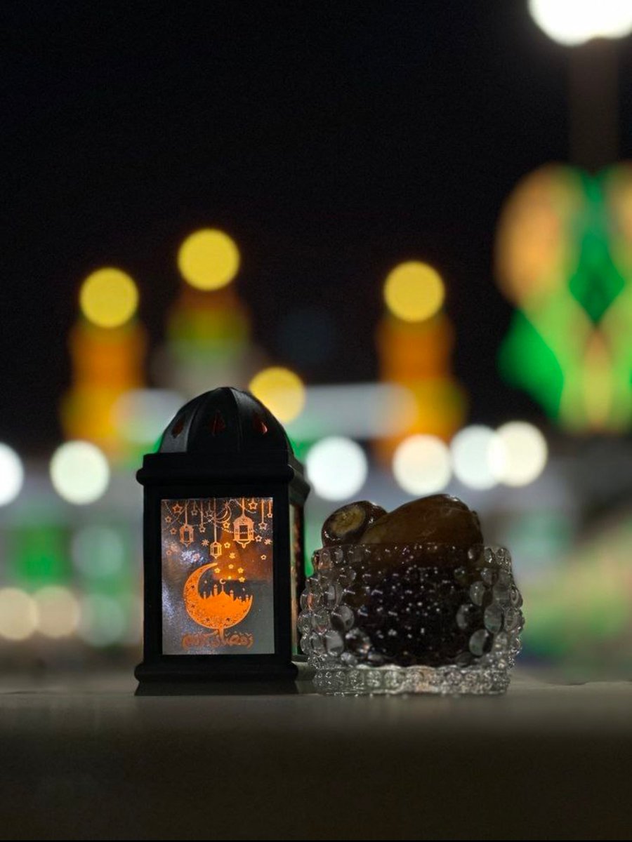 «قِـف على عَتبـاتِ الدُعـاء، وبثّ شڪَواك، وابَسـط أمَانِيـك، وعظّـم رغباتِـك، فإنـكَ تدّعـو ڪريمًا لا يتَعاظمـهُ شيء ، مجيـبٌ يأمُـرك بِالدُعـاء ويعـدُك بالإجابَـة، لطيـفٌ لا يَـرد عبـدًا سَألـه | ﷻ⚜🤎».