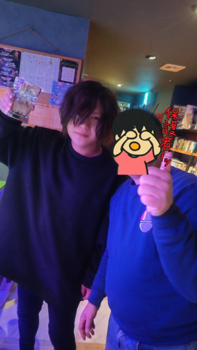 candyred____'s tweet photo. 昨日ライブ終わって速攻ホテルに戻ってお風呂入ってかろご飯食べに行ってからプルーフゲット目的でBARに飲みに行ったらヤバTが飲みに来てパニくったけど写真撮ってもらえた！！！
昨日ほホンマに人生最良の日でした！！！ https://t.co/zNa1MGn1Sd