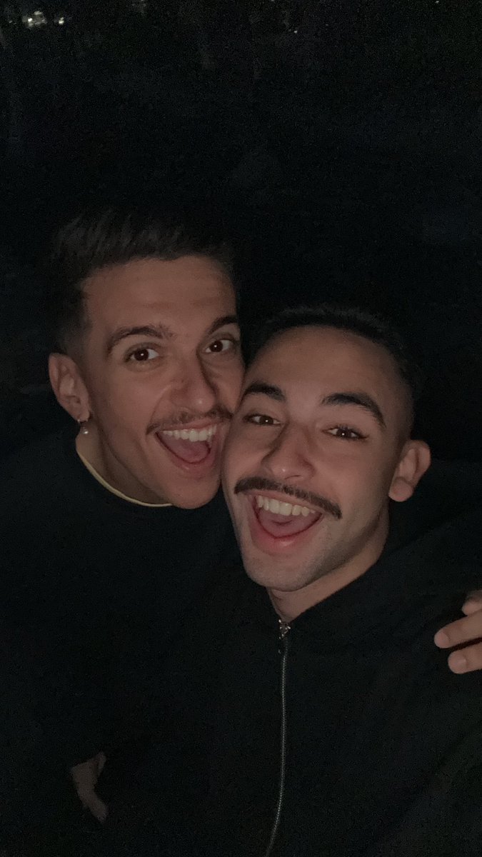 raaul_st's tweet photo. Lo feliz que soy 🖤✨ https://t.co/f1qeftU8Gt