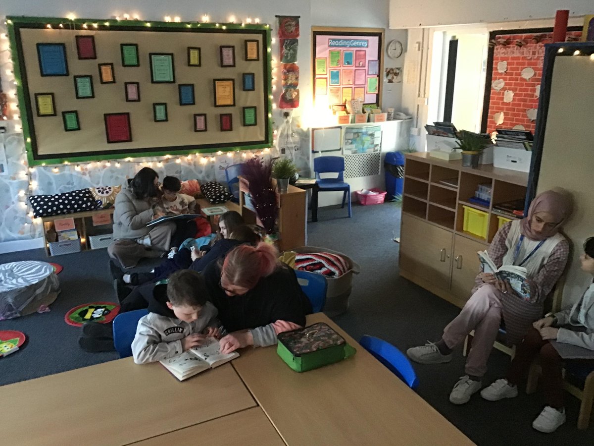 World Book Day last week at Barlow Hall gave us lots of chances to 'Read Your Way'. Thank you to all the families who came in to share books with the children. 
#wbd #readyourway #article31