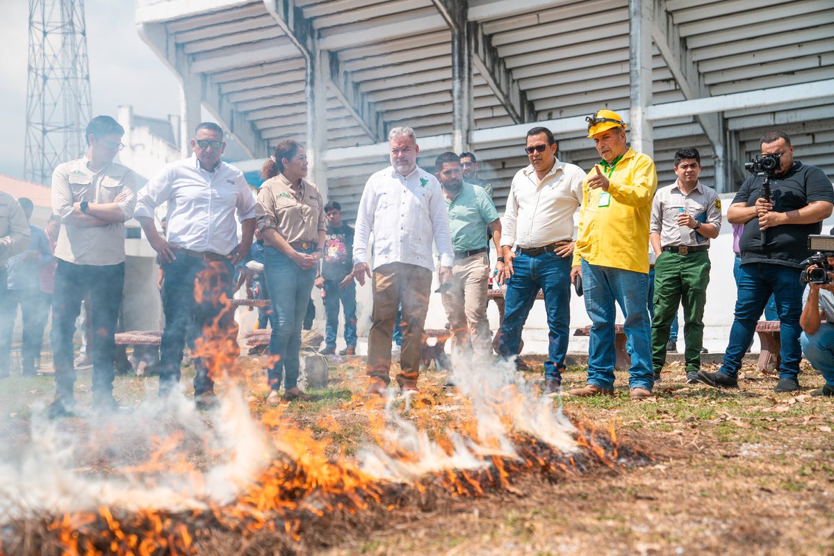 MuniDeSPS's tweet photo. La Municipalidad de San Pedro Sula, que dirige el alcalde @OficialRobertoC, a través de la Gerencia de Ambiente, en coordinación con la Fundación @CerveceriaHond, el Servicio Forestal de Estados Unidos y el ICF, realizó el lanzamiento de la Campaña Contra Incendios Forestales. https://t.co/7FfwcN0InH