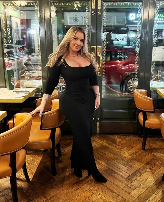 Like this post if you love my new dress 👗 😍 https://t.co/48V2usEy4l