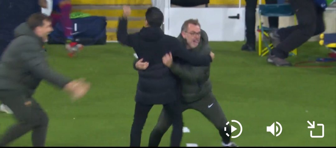 - Zinedine Zidane tras clasificarse por tercera vez consecutiva a una final de Champions.
- Carlo Ancelotti tras clasificarse a su quinta final de Champions.
- Xavi tras clasificarse a los cuartos de final de la Champions.

Nada más que añadir.