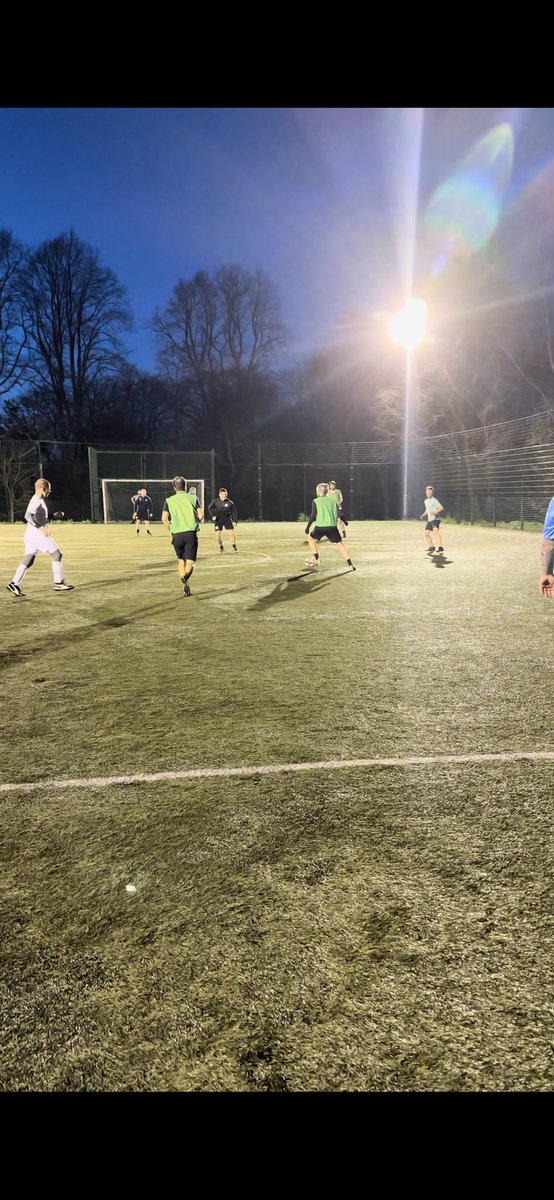 14 blokes down on Monday night starting the week off right and getting some #footballtherapy great effort by everyone as always, if you fancy a kick around on a Monday night @LanghoFC new people are always welcome no sign up needed #dontbeonyertod