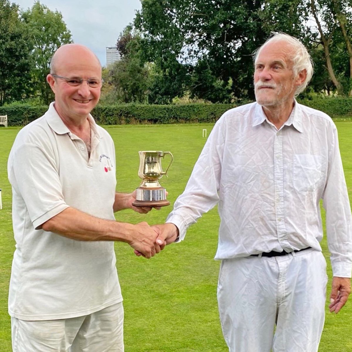 CroquetEaling's tweet photo. A little late in posting to the socials but we always like to mention our triumphs.
Our chairman, Simon, triumphing in the ARK AC Advanced Handicap Tournament that was held at Surbiton end of last year and here he is receiving the lovely trophy from Martin Burger.
#ealingcroquet https://t.co/5GaYAVnZSx