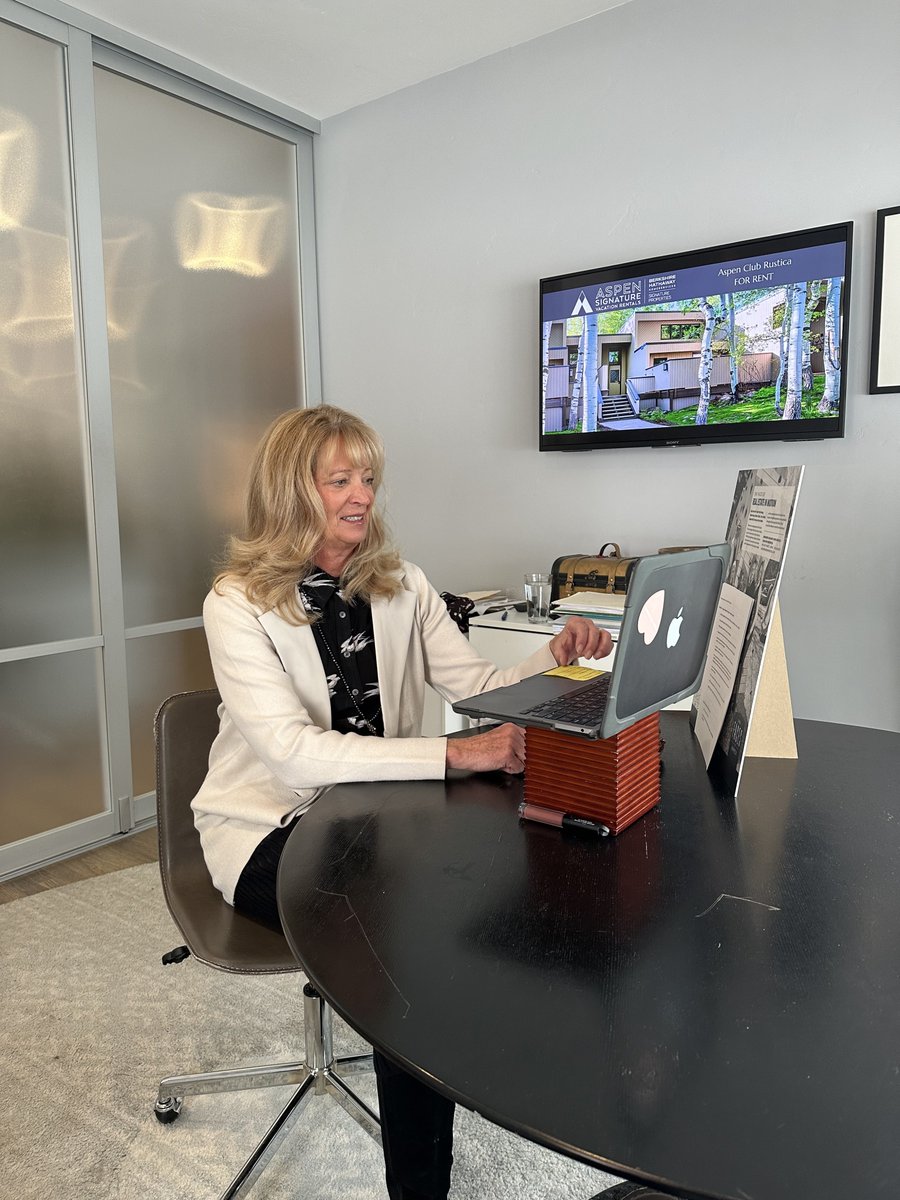 bwildinaspen's tweet image. Tuesday Tip Day👍

How Does a REALTOR Figure Out How Much a Home is Worth?

aspenpremierproperties.com/how-does-a-rea…

Happy to chat if you have any questions.
Brenda Wild
970.379.2299

#BHHSSP