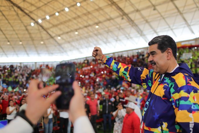 La Radio del Sur (@laradiodelsur) on Twitter photo #12Mar Presidente <a href="/NicolasMaduro/">Nicolás Maduro</a>, celebró el 8° Aniversario de los #CLAP, junto a líderes y lideresas de calle, desde San Juan de los Morros.
laradiodelsur.com.ve/?p=139852 #SomosCompromisoPatrio #12Mar Presidente <a href="/NicolasMaduro/">Nicolás Maduro</a>, celebró el 8° Aniversario de los #CLAP, junto a líderes y lideresas de calle, desde San Juan de los Morros.
laradiodelsur.com.ve/?p=139852 #SomosCompromisoPatrio
