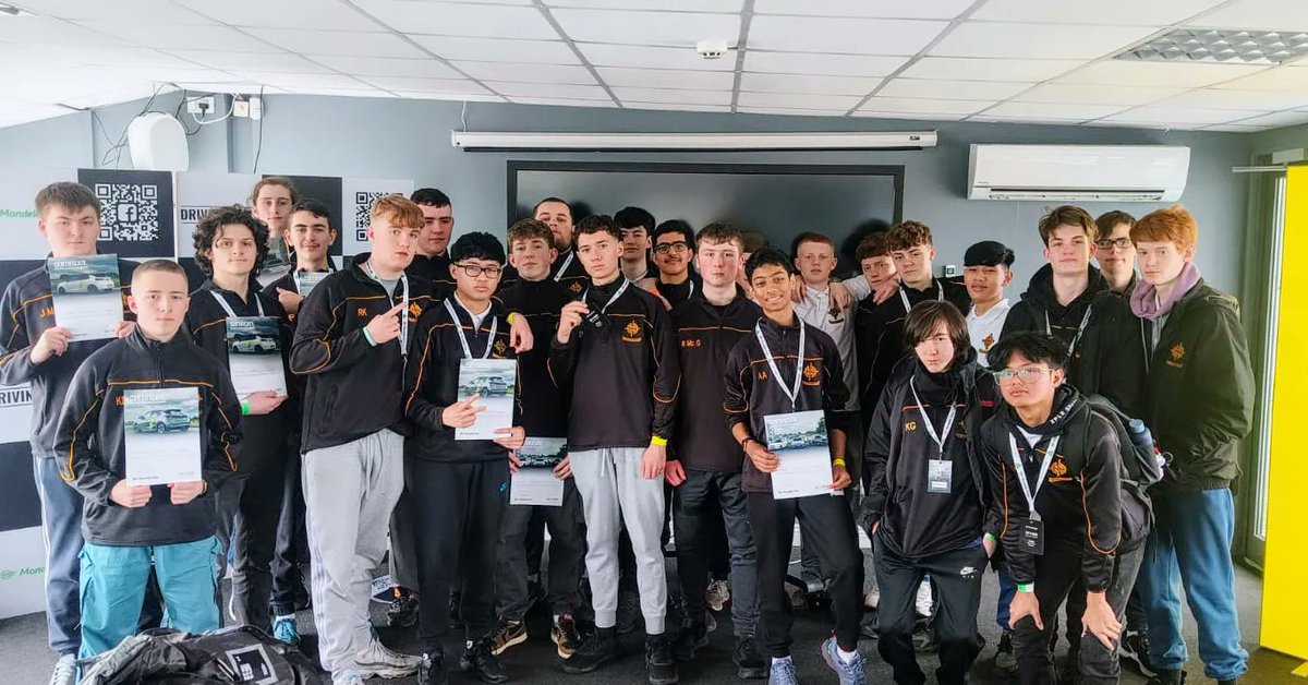 🚘🏎️D1 had a great day @MondelloPark where they took part in their Early Drive Programme which includes simulations, working with beer googles and taking to the track! Thank you Mondello and to our D1 lads for participating👏🏼 🚗 @intokildare @tyhub_ie @ClonkeenSchool