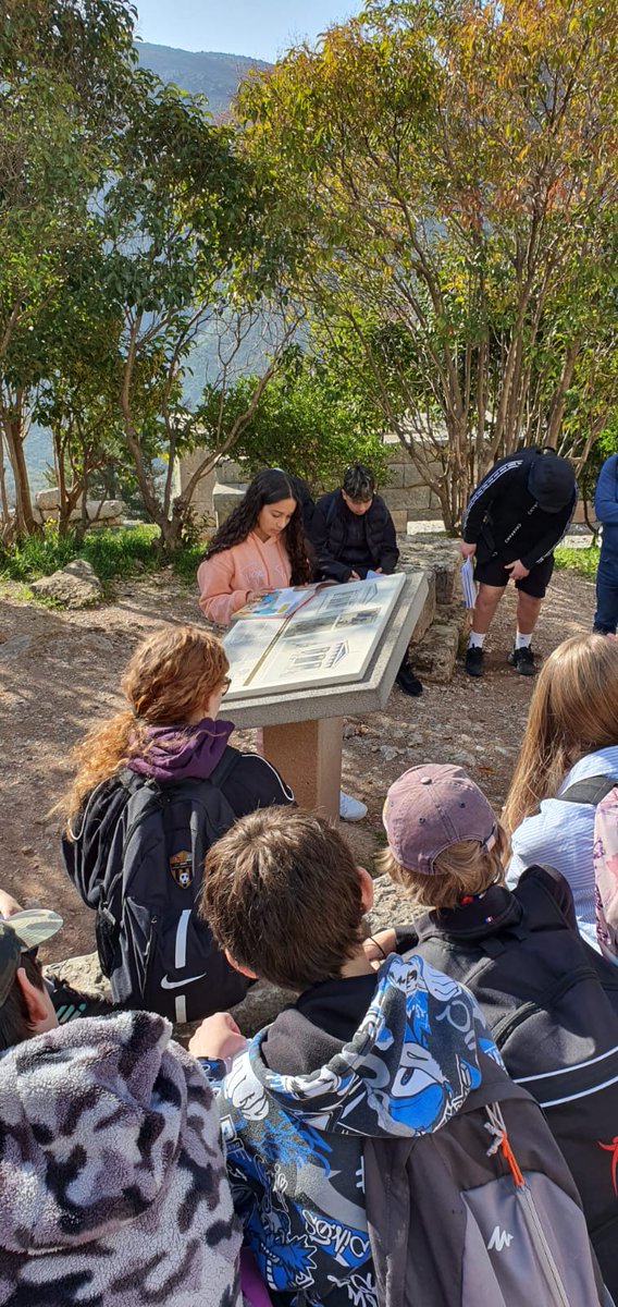 Petit cours de démocratie grecque pour nos jeunes tourrettans en direct du sanctuaire d'Apollon à Delphes !