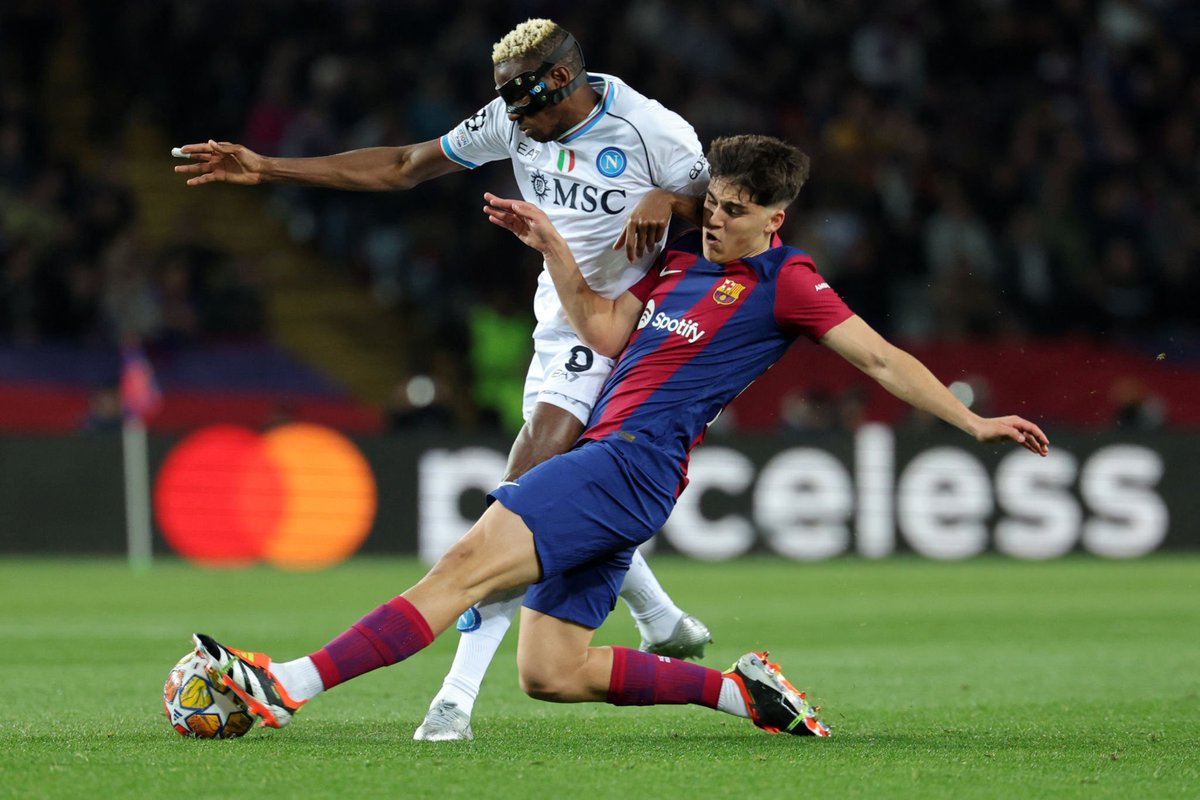 jasonmits's tweet photo. Si Naples espère 150M€ pour Osimhen cet été, il va falloir que ce dernier retrouve le niveau dans les grands RDV car entre sa finale de CAN + sa presta de LDC face au Barca, en se faisant museler par un gamin de 17 ans au retour, on est loin du compte.  #FCBNAP #BarcaNapoli https://t.co/1lyRZKvPTO