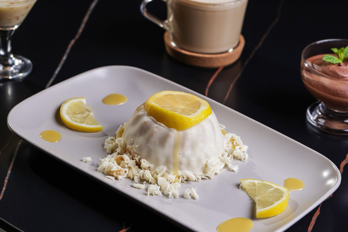 MakayaChocolat's tweet photo. Fraîcheur citronnée dans un monde de chocolat. Laissez-vous surprendre par l'alliance parfaite entre acidité et douceur. 🍋🍫

 #mtlrestaurants #makaya #chocolate #cacao #purechocolade #mtleats #mtl #chocolatelounge https://t.co/fLTexsWJHf