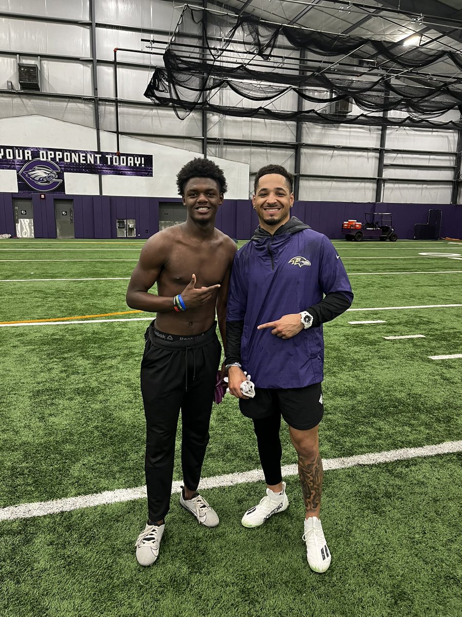 Got some great work in with @OfficialTylan2 🔥 . @CarlosLynn @Coach_McHugh @CoachReed10 @CoachRJ_007 @TShaw5550 @Arielle_turner5 #crowleytough🦅