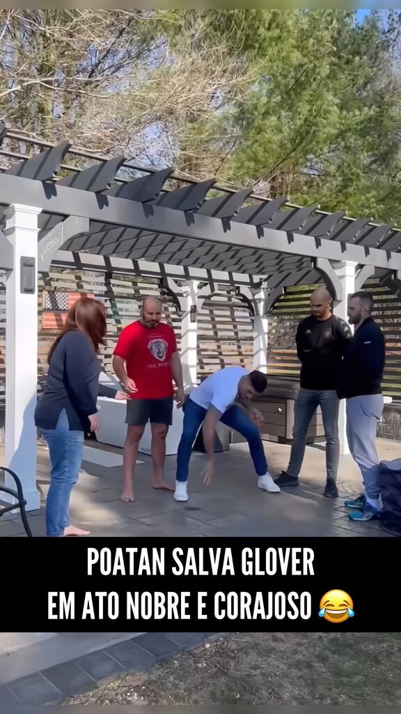mmahoje_'s tweet photo. Marca seu amigo que faria o mesmo por você 😂
#chaama #alexpereira #alexpoatan #amigo
🎥 via @alexpoatanpereira & @gloverteixeira https://t.co/qmy36Uepyq https://t.co/kiDZFP1FSR
